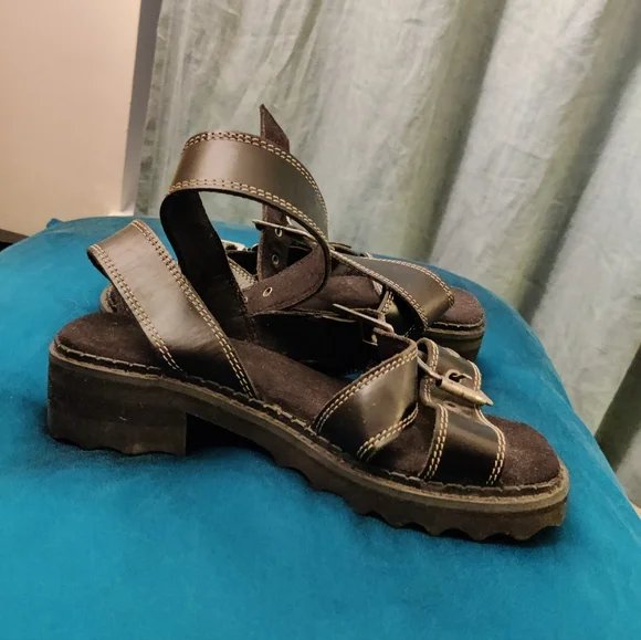 Black Leather Fluevog Sandals Size 6 - Picture 4 of 5